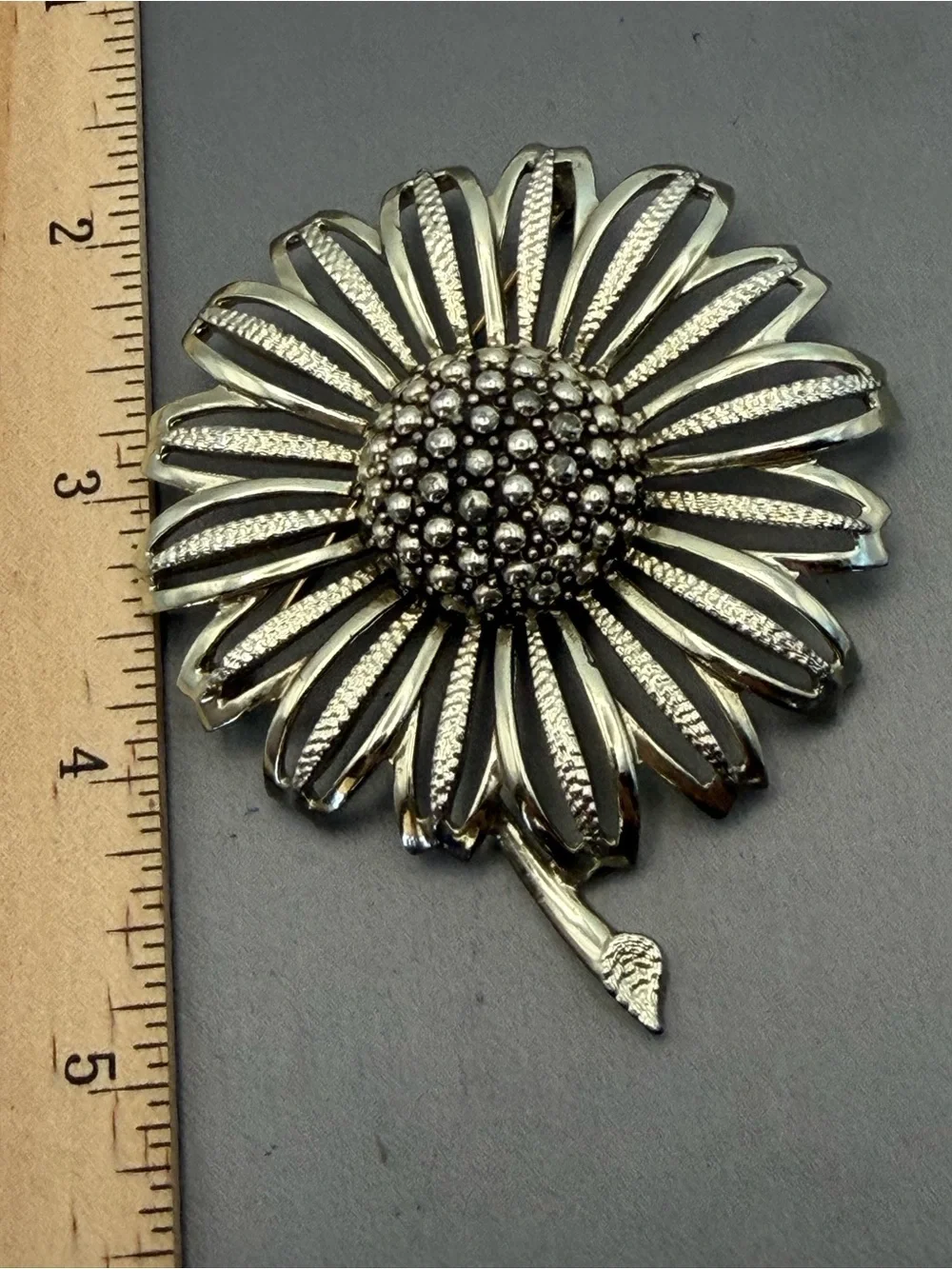 Sarah Coventry Silver Daisy Mae SunFlower Brooch Pin 3”